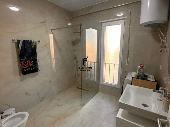 Tirane, jepet me qera apartament 2+1 Kati 6, 100 m² 1.000 € (PAZARI I RI)