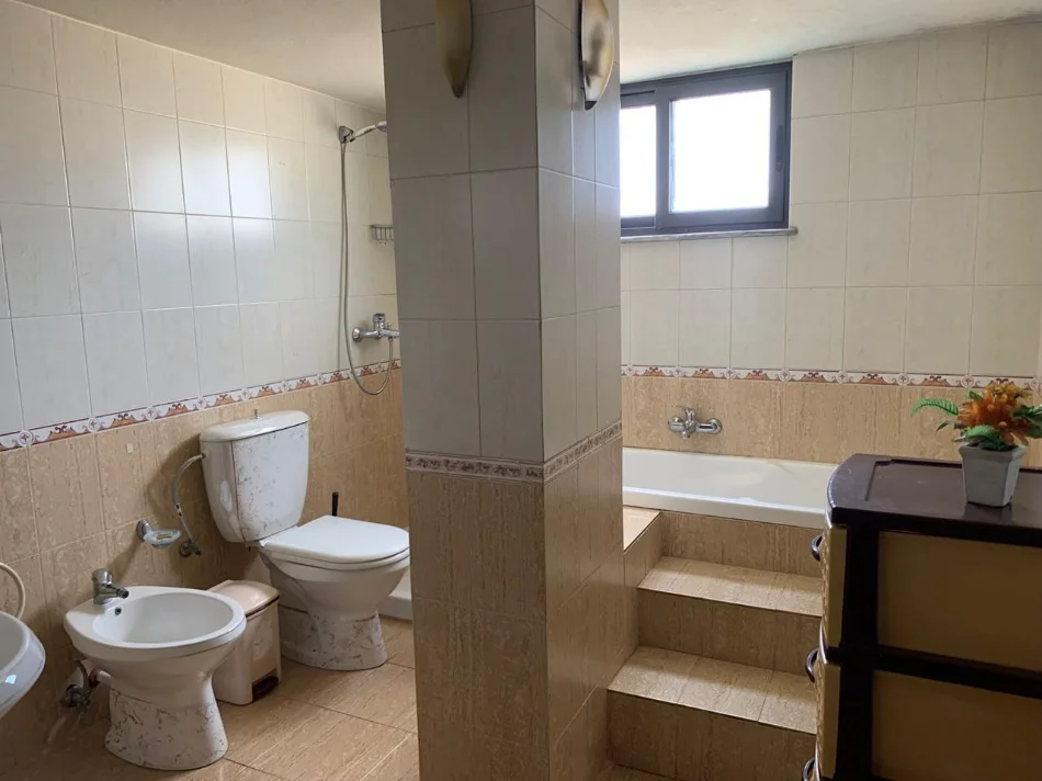 Tirane, jepet me qera apartament 2+1+Aneks Kati 2, 150 m² 500 € 