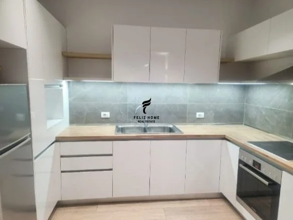 Tirane, jepet me qera apartament 1+1 Kati 2, 65 m² 650 € (MYSLYM SHYRI)