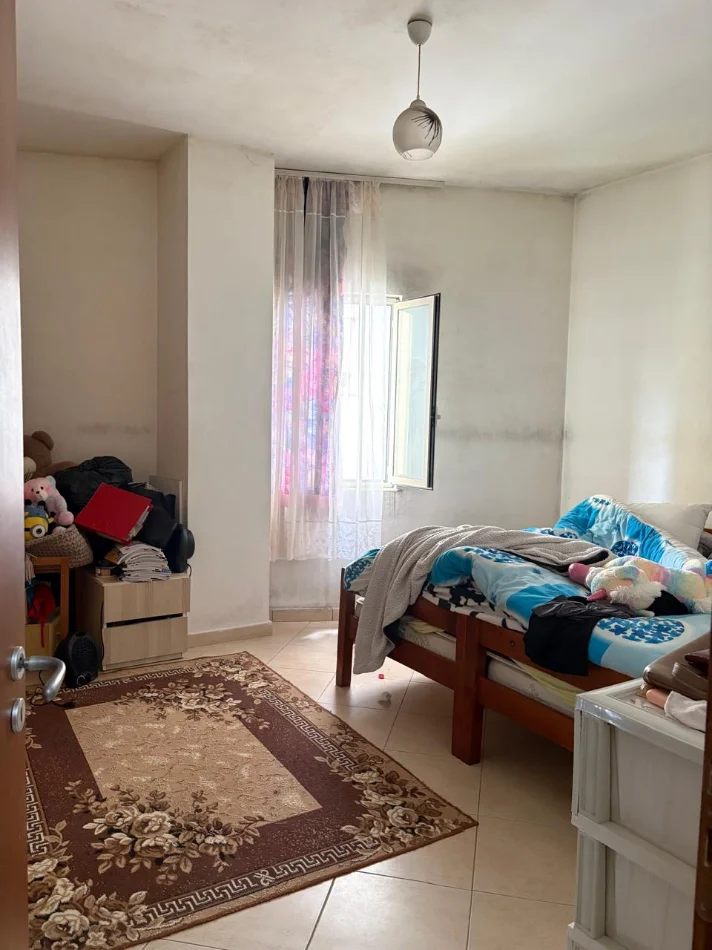 Tirane, shitet apartament 3+1+Aneks+Ballkon Kati 2, 149 m² 175.000 € 