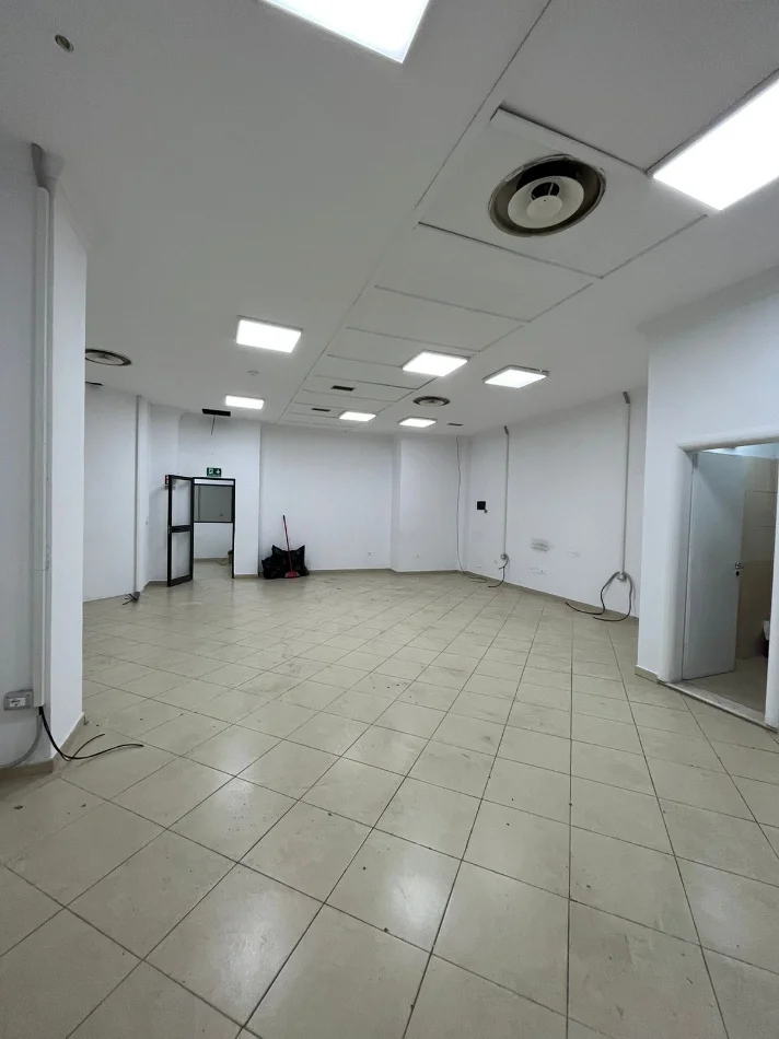 Tirane, jepet me qera zyre Kati 3, 175 m² 2.250 € 
