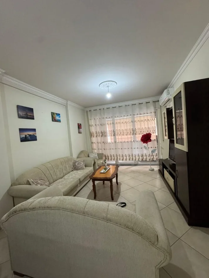 Tirane, jepet me qera apartament 1+1+Ballkon Kati 4, 70 m² 450 € (Astir, Tiranë)