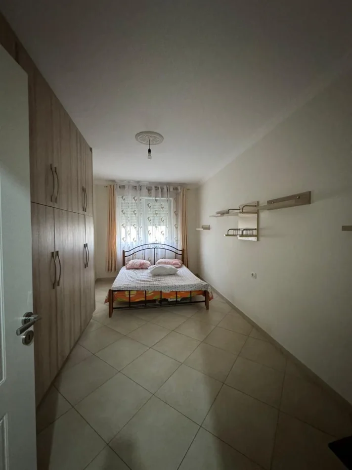 Tirane, jepet me qera apartament 1+1+Ballkon Kati 4, 70 m² 450 € (Astir, Tiranë)