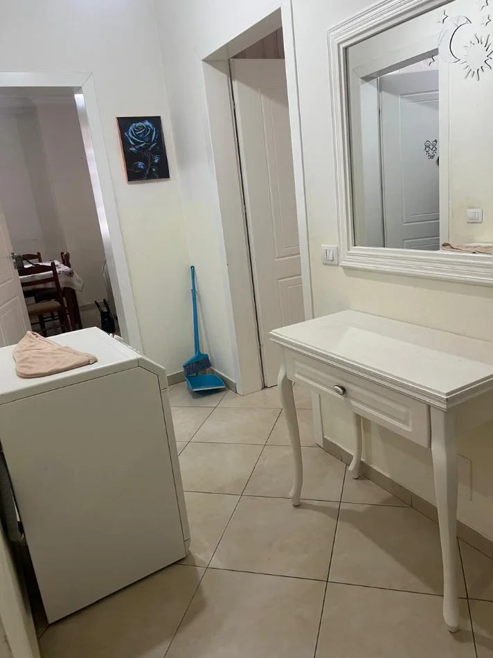 Tirane, jepet me qera apartament 1+1+Ballkon Kati 4, 70 m² 450 € (Astir, Tiranë)