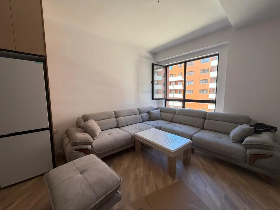 Tirane, jepet me qera apartament 2+1 Kati 5, 600 € (urban gate)