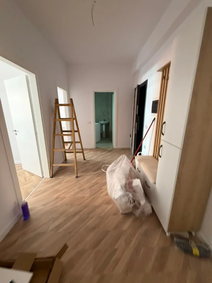 Tirane, jepet me qera apartament 2+1 Kati 5, 600 € (urban gate)