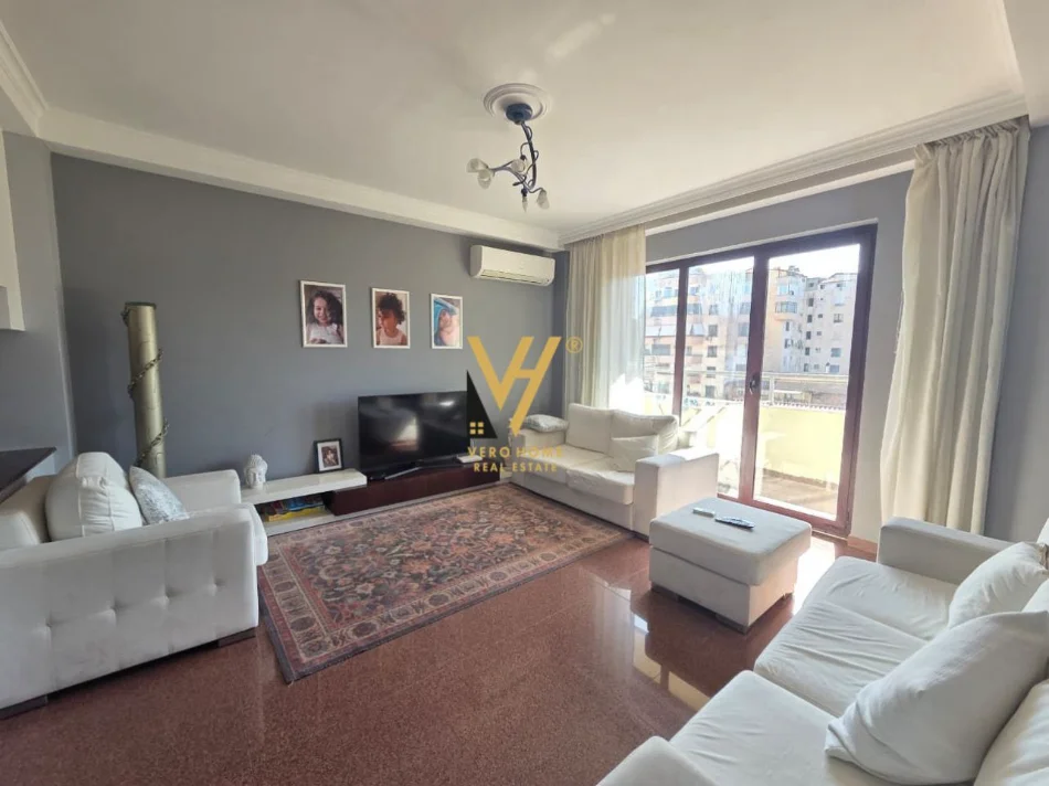 Tirane, shitet apartament 3+1+Ballkon Kati 8, 155 m² 65.000 € (BLLOK)