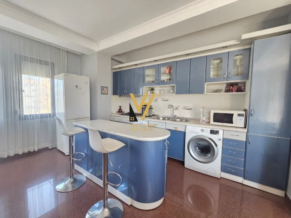 Tirane, shitet apartament 3+1+Ballkon Kati 8, 155 m² 65.000 € (BLLOK)