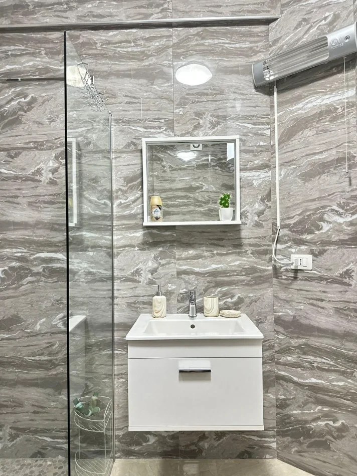 Tirane, jepet me qera apartament 1+1 Kati 3, 75.000 LEKE (TREGU CAM)