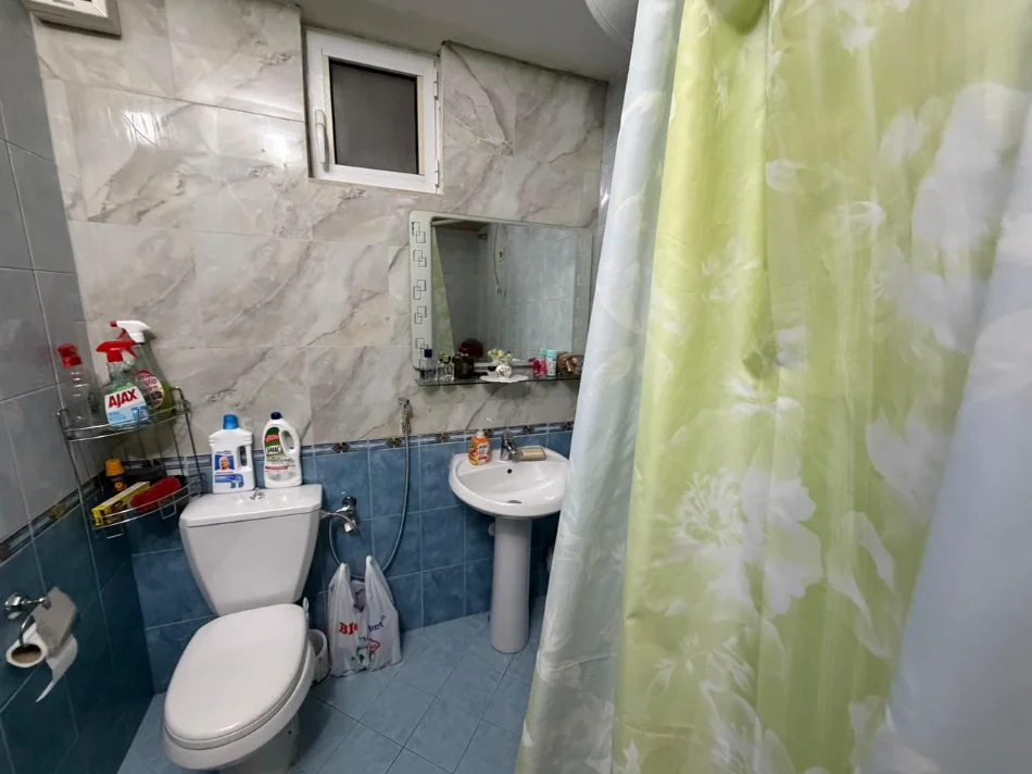 Tirane, jepet me qera apartament 2+1 , 106 m² 700 €