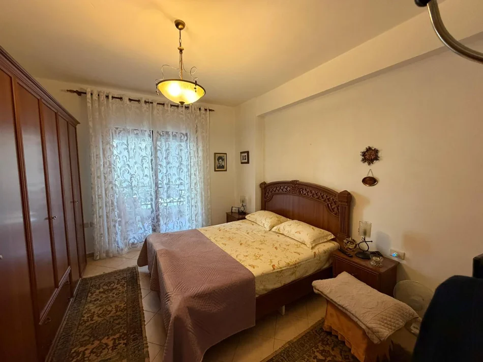 Tirane, jepet me qera apartament 2+1 , 106 m² 700 €