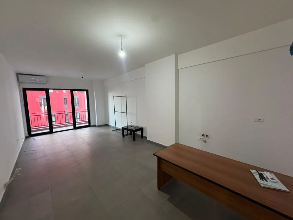 Tirane, jepet me qera apartament 2+1 Kati 5, 