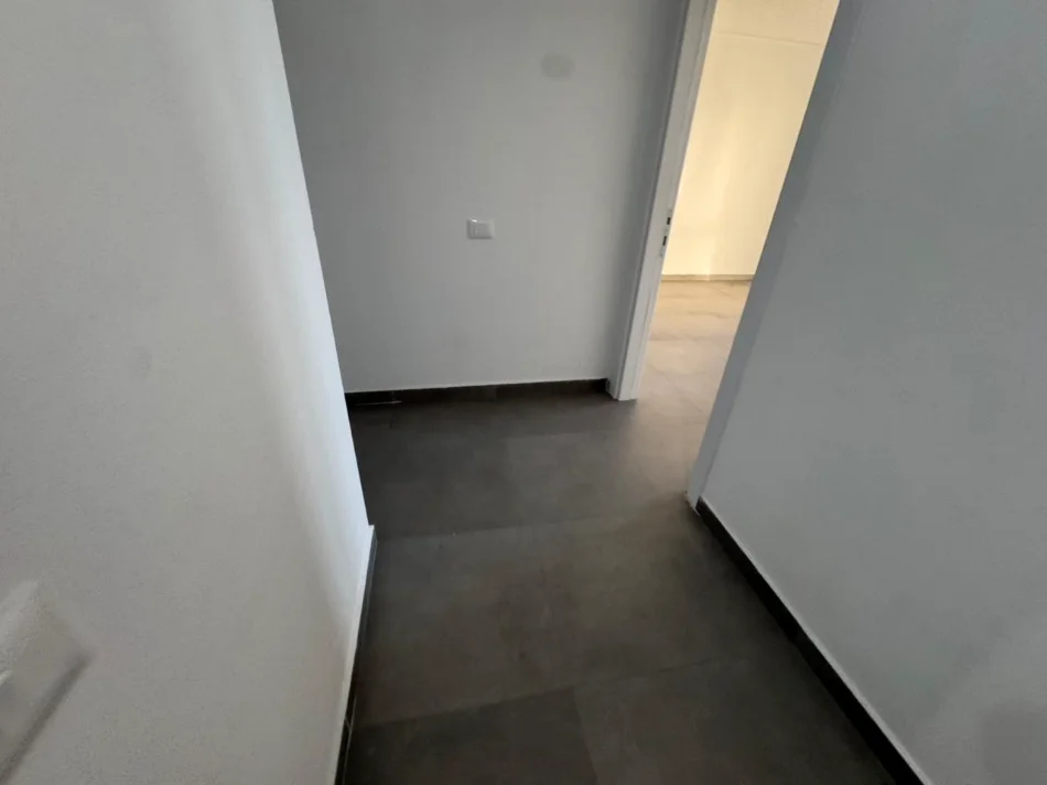 Tirane, jepet me qera apartament 2+1 Kati 5, 