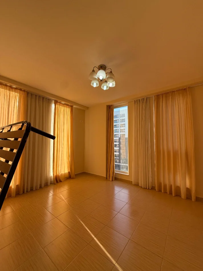 Tirane, jepet me qera apartament 2+1+Ballkon Kati 4, (Bulevardi i Ri)