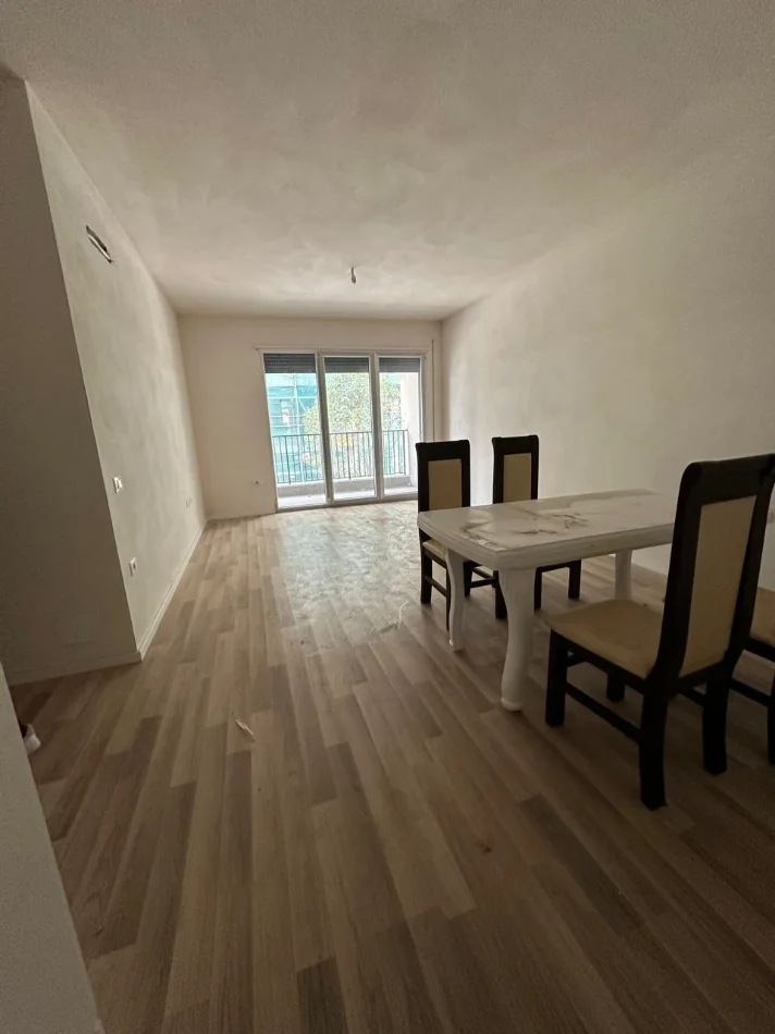 Tirane, jepet me qera zyre Kati 1, 107 m² 600 € 