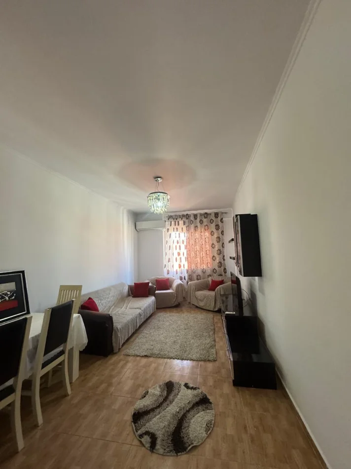 Tirane, jepet me qera apartament 1+1 Kati 7, 65 m² 400 € 
