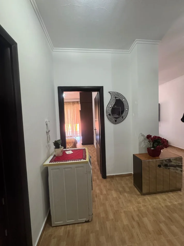 Tirane, jepet me qera apartament 1+1 Kati 7, 65 m² 400 € 
