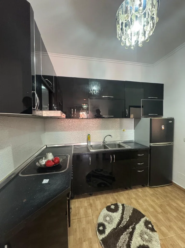 Tirane, jepet me qera apartament 1+1 Kati 7, 65 m² 400 € 