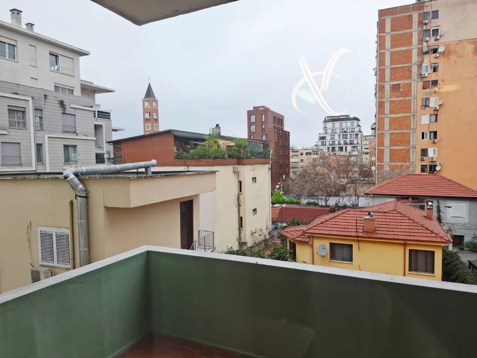 Tirane, jepet me qera apartament 2+1+Ballkon Kati 3, 115 m² 600 € 