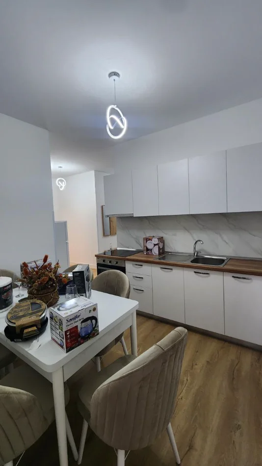 Tirane, jepet me qera apartament 1+1 Kati 7, 85 m² 720 € 