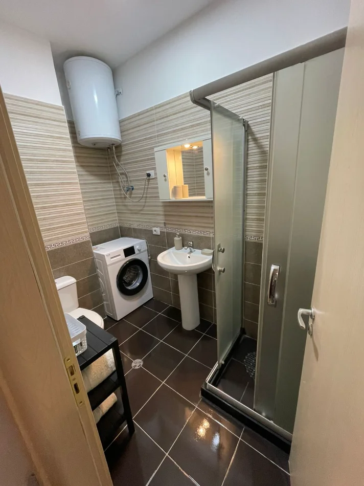 Tirane, jepet me qera apartament 1+1 Kati 5, 60 m² 450 € 