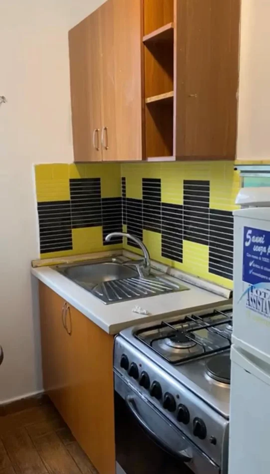 Tirane, jepet me qera apartament 1+1 Kati 2, 50 m² 350 € 