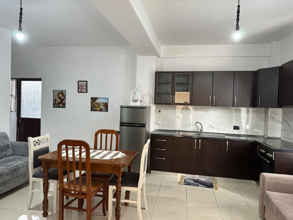 Tirane, jepet me qera 1+1 Kati 1, 