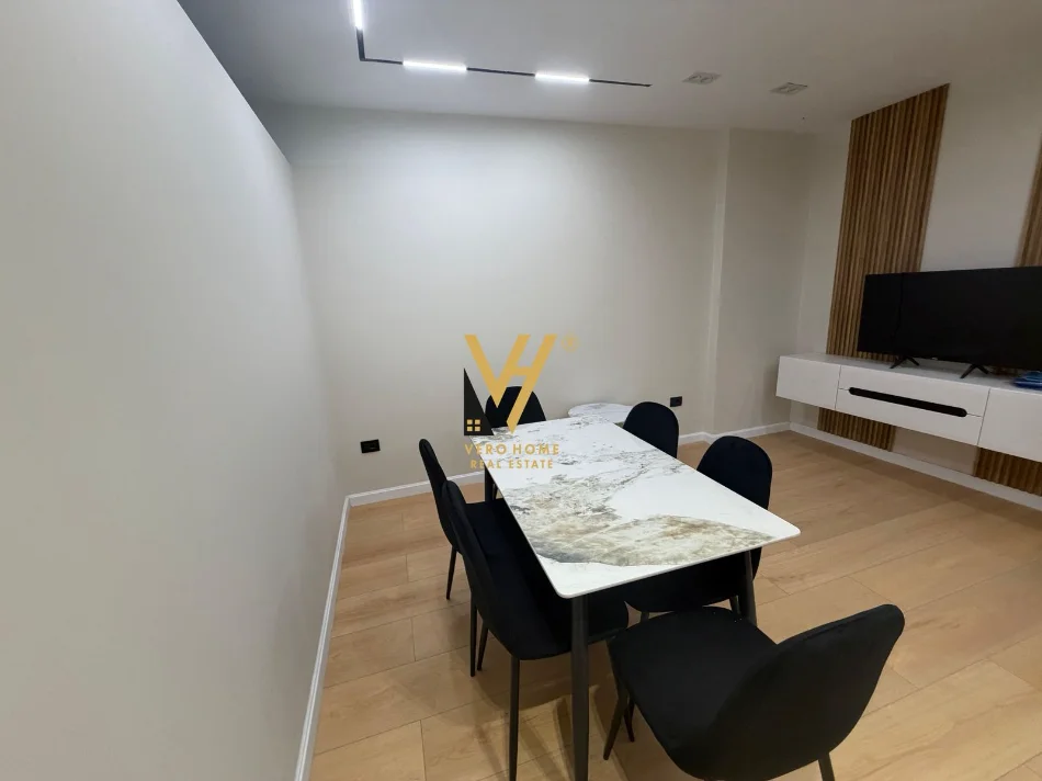 Tirane, jepet me qera apartament 2+1+Ballkon Kati 11, 100 m² 820 € (DELIJORGJI)