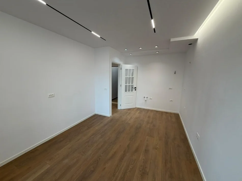 Tirane, shitet apartament 1+1 , 54 m² 155.000 € 