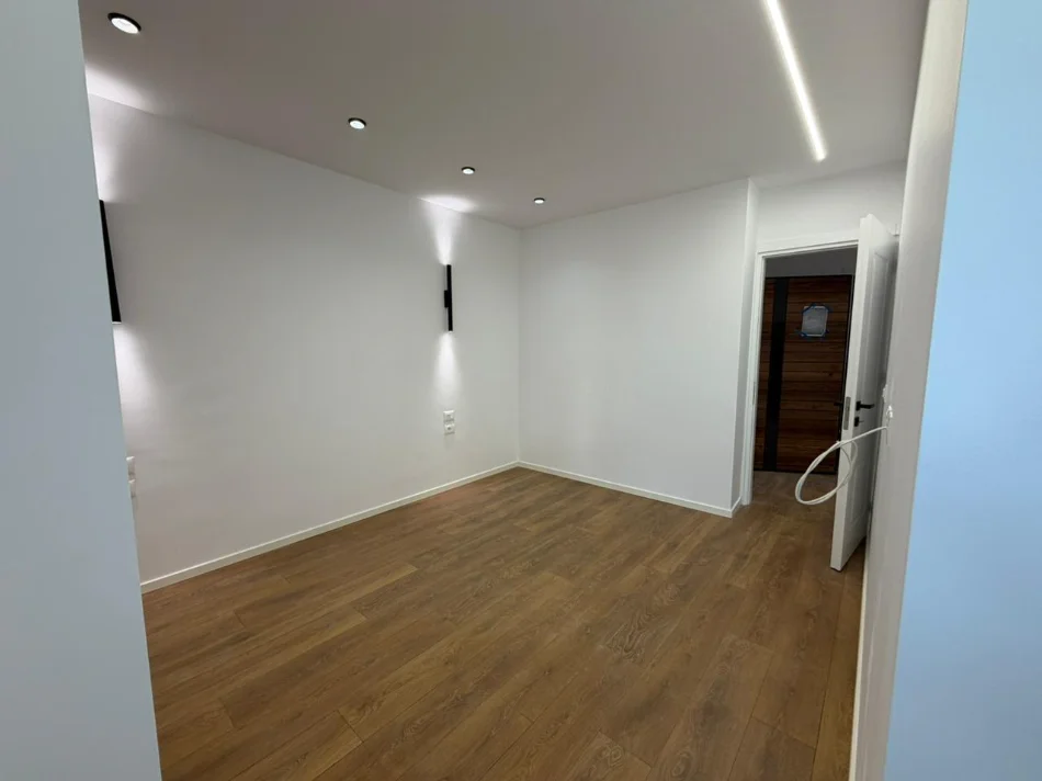 Tirane, shitet apartament 1+1 , 54 m² 155.000 € 
