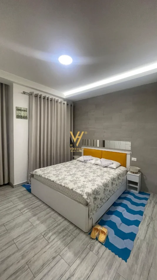 Tirane, jepet me qera apartament 1+1+Ballkon Kati 3, 65 m² 670 € (KOMUNA E PARISIT)