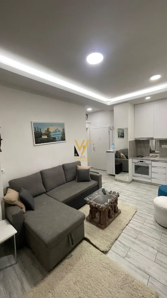 Tirane, jepet me qera apartament 1+1+Ballkon Kati 3, 65 m² 670 € (KOMUNA E PARISIT)