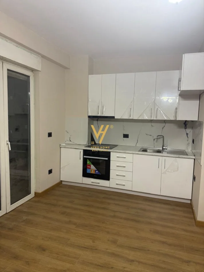Tirane, jepet me qera zyre Kati 2, 60 m² 520 € (ALI DEM)