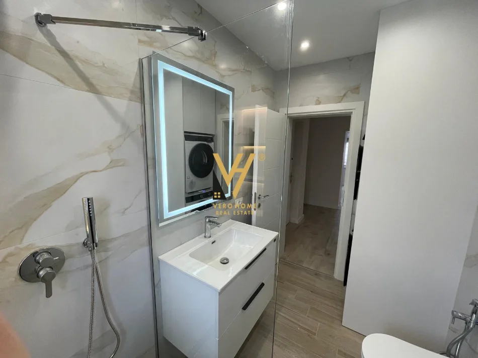 Tirane, jepet me qera zyre Kati 3, 110 m² 1.250 € (9 KATESHET)