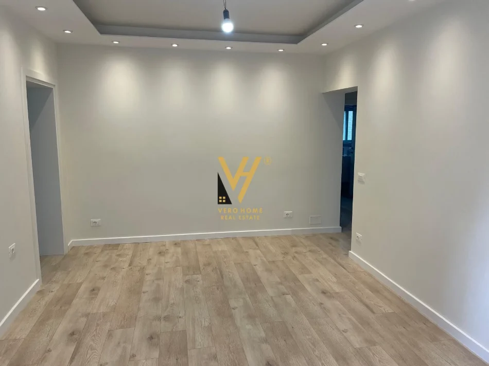 Tirane, jepet me qera zyre Kati 3, 110 m² 1.250 € (9 KATESHET)