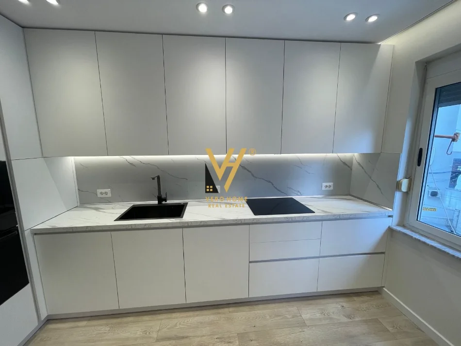 Tirane, jepet me qera zyre Kati 3, 110 m² 1.250 € (9 KATESHET)