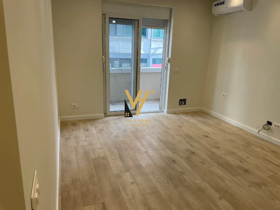 Tirane, jepet me qera zyre Kati 3, 110 m² 1.250 € (9 KATESHET)