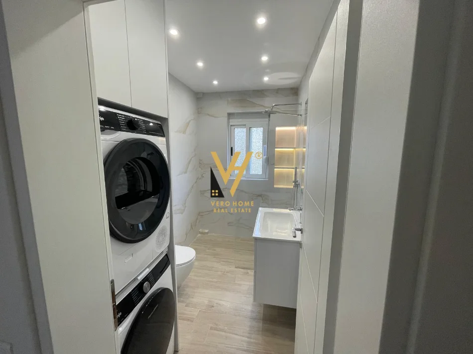 Tirane, jepet me qera zyre Kati 3, 110 m² 1.250 € (9 KATESHET)