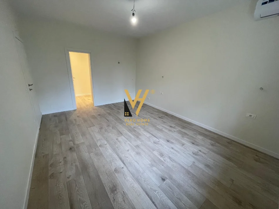 Tirane, jepet me qera zyre Kati 3, 110 m² 1.250 € (9 KATESHET)