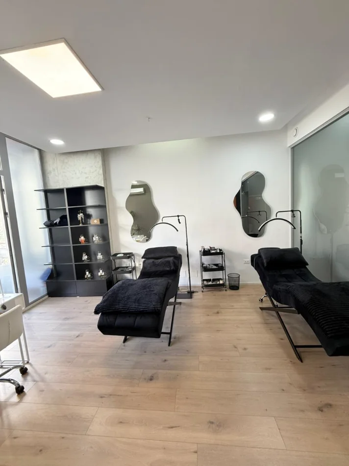 Tirane, jepet me qera ambjent biznesi Kati 1, 36 m² 500 € (Bllok)