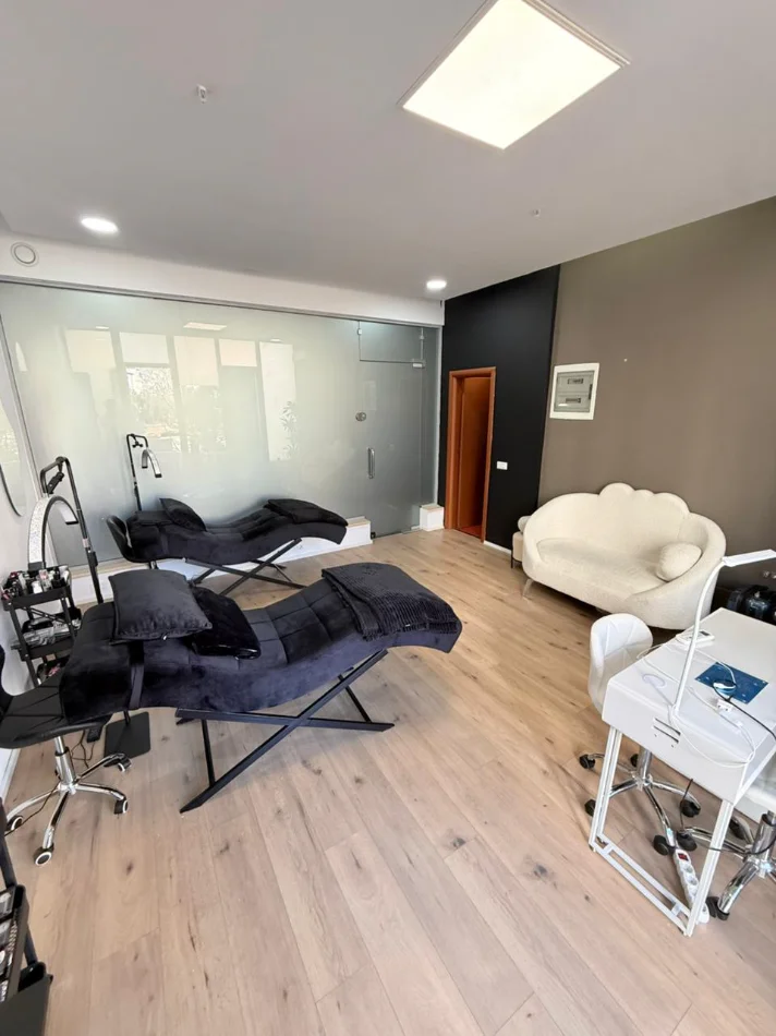 Tirane, jepet me qera ambjent biznesi Kati 1, 36 m² 500 € (Bllok)