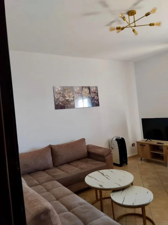 Tirane, jepet me qera 1+1 Kati 1, 