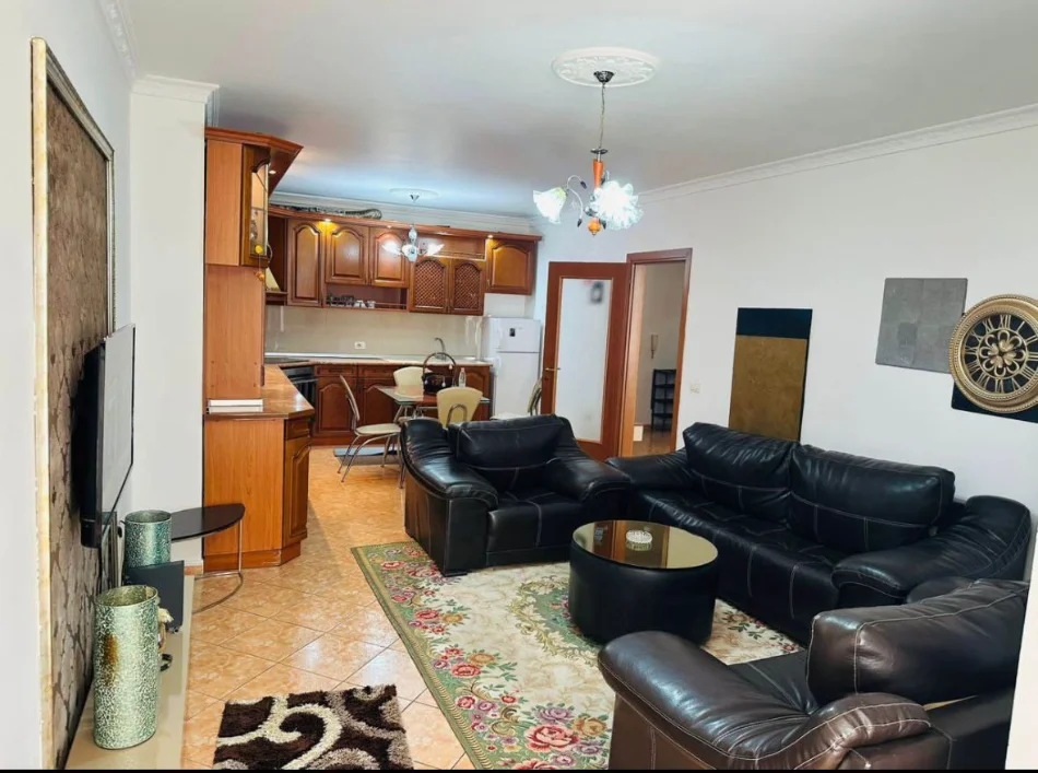Tirane, jepet me qera apartament 2+1 Kati 3, 120 m² (Zogu i Zi)