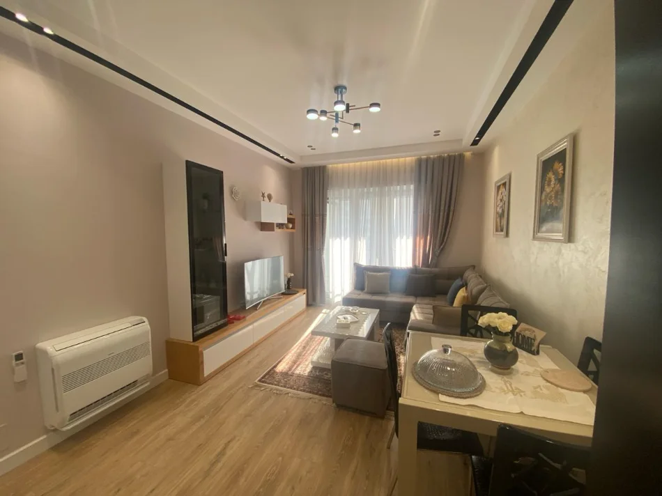Tirane, jepet me qera apartament 1+1+Ballkon , 65 000 Leke (21 Dhjetori)