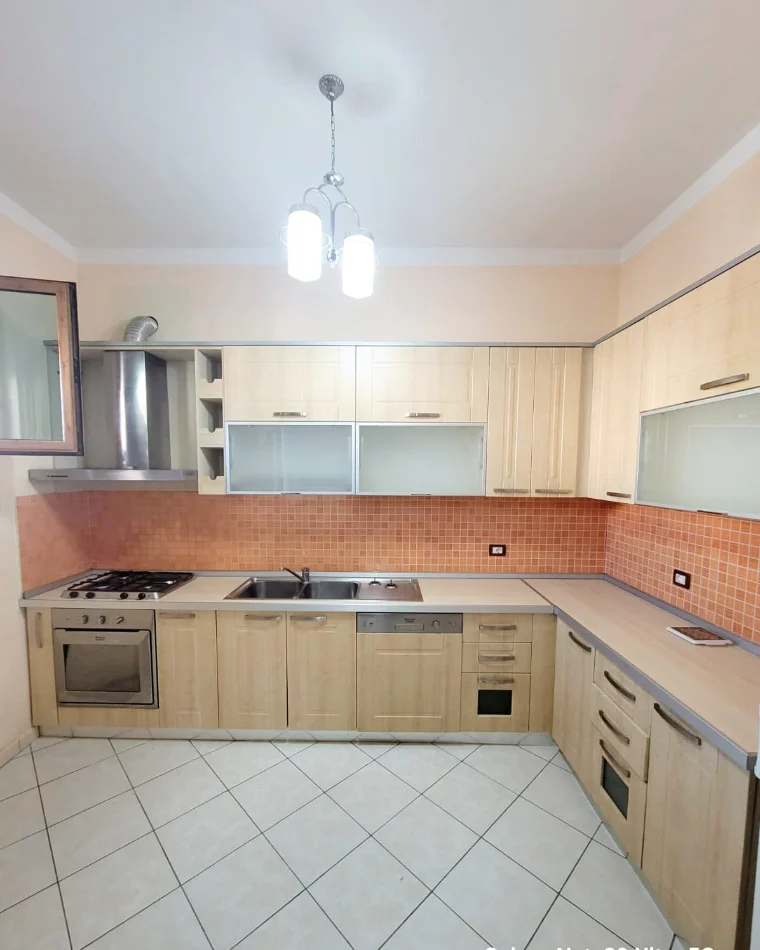 Kavaje, jepet me qera shtepi 2+1+Aneks+Ballkon Kati 2, 150 m² 312 € (Kavaje)