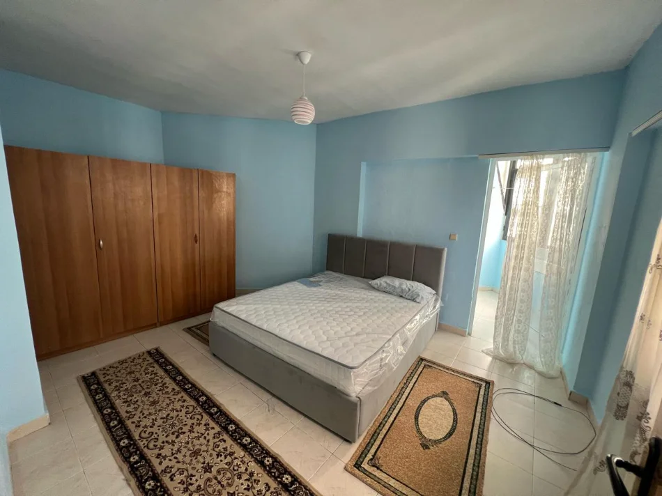Tirane, jepet me qera apartament 1+1 Kati 5, 
