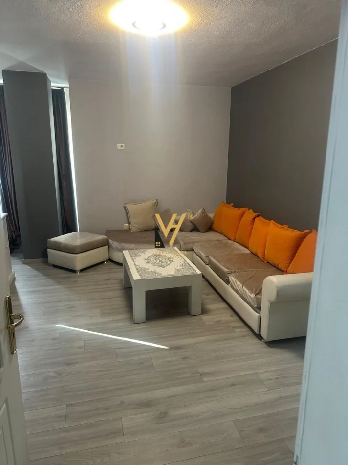 Tirane, jepet me qera apartament 2+1+Ballkon Kati 4, 92 m² 700 € (RRUGA E ELBASANIT)