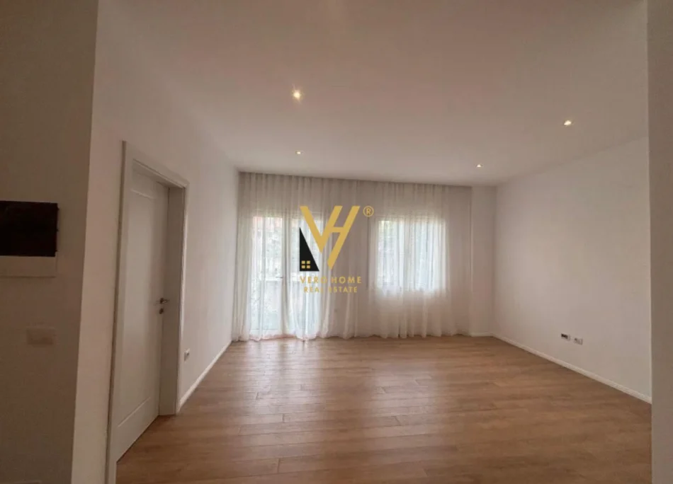 Tirane, jepet me qera apartament 1+1+Ballkon Kati 0, 65 m² 520 € (ALI DEMI)