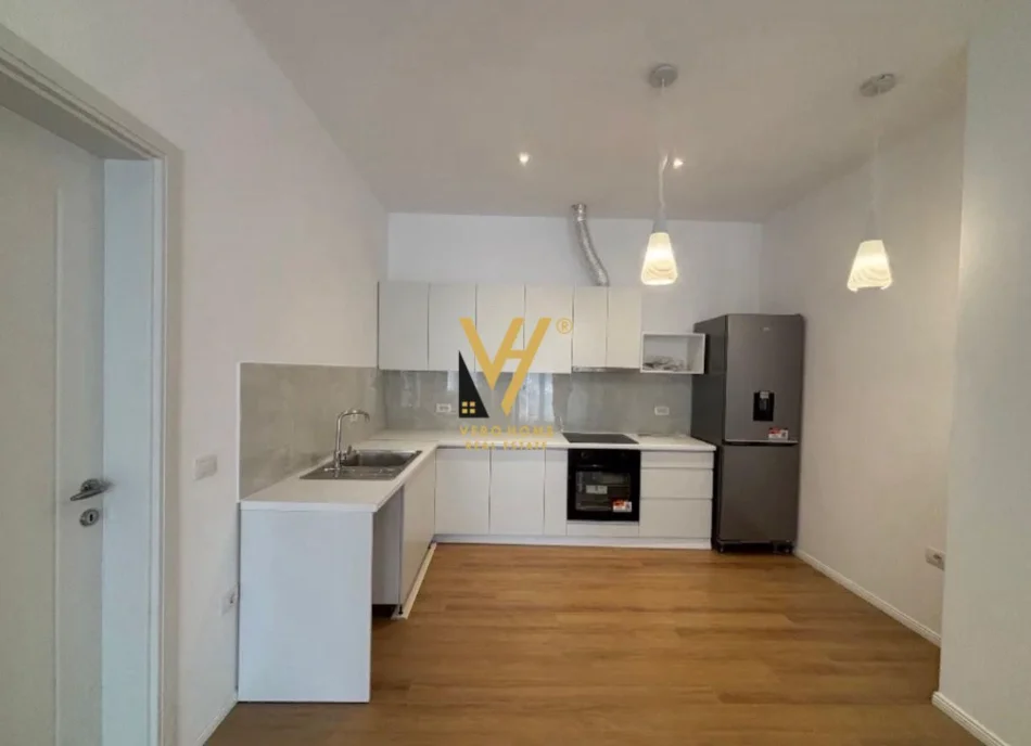 Tirane, jepet me qera apartament 1+1+Ballkon Kati 0, 65 m² 520 € (ALI DEMI)