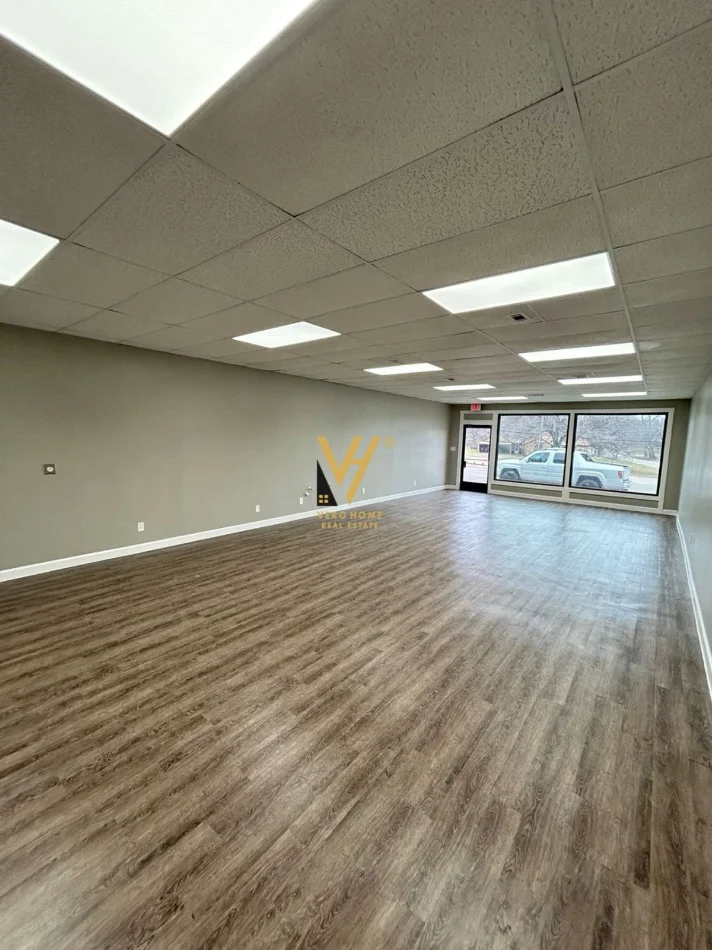 Tirane, jepet me qera ambjent biznesi Kati 0, 190 m² 4.000 € (RRUGA E BARRIKADAVE)